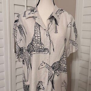 Adorable Giraffe Shirt - New - No Tags - Size Large!